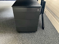 Bureaus, tafels en stoelen - afbeelding 9 van  12