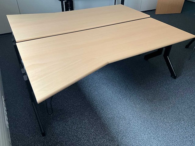 Bureaus, tafels en stoelen - afbeelding 11 van  12