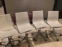 Bureaustoel - 4 witte 1 zwarte stoel - desk chair (5x) - afbeelding 3 van  6