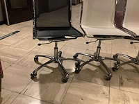 Bureaustoel - 4 witte 1 zwarte stoel - desk chair (5x) - afbeelding 5 van  6