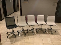 Bureaustoel - 4 witte 1 zwarte stoel - desk chair (5x) - afbeelding 6 van  6