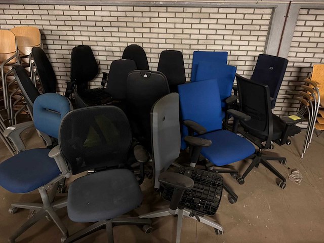 Bureaustoel met gebreken (16x) - afbeelding 1 van  1