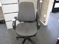 Bureaustoel op hoogte verstelbaar, max. hoogte 105 cm. - afbeelding 1 van  2