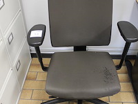 Bureaustoel viasit bekleding beschadigd. - afbeelding 2 van  2