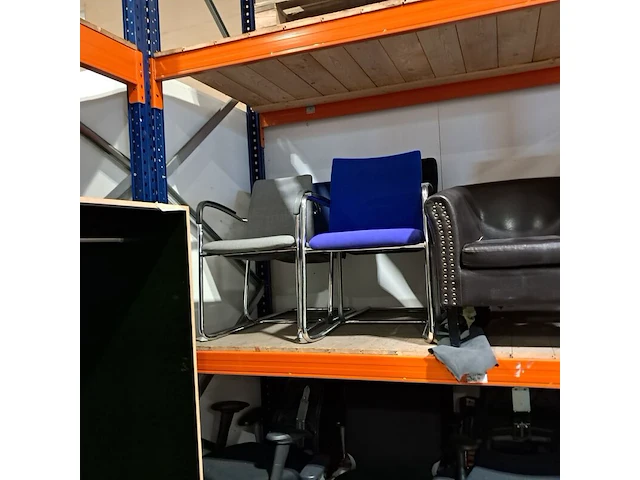 Bureaustoelen, vergaderstoelen en treinbank - afbeelding 7 van  10