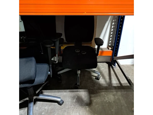 Bureaustoelen, vergaderstoelen en treinbank - afbeelding 9 van  10