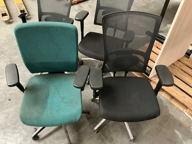 Bureautafel (4x) met 4 bureaustoelen - afbeelding 6 van  8