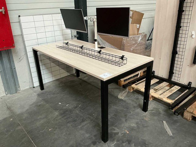 Bureautafel met 2 hp schermen aan beugel - afbeelding 1 van  11
