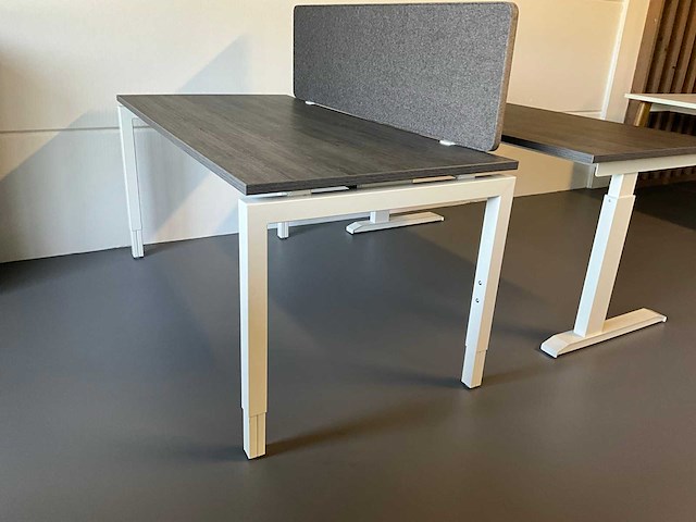 Bureautafel met akoestisch scherm - afbeelding 1 van  8