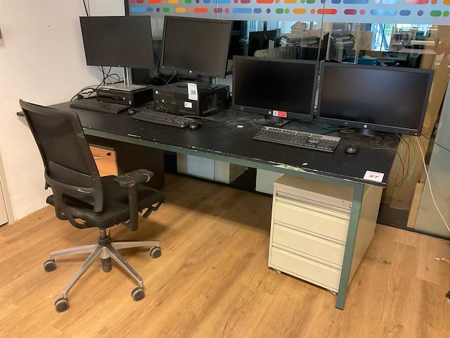 Bureautafel met bureaustoel en ladeblokken - afbeelding 1 van  5