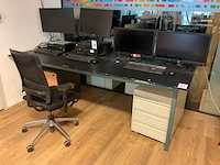 Bureautafel met bureaustoel en ladeblokken - afbeelding 1 van  5