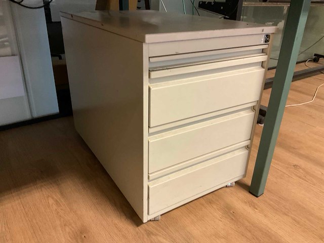 Bureautafel met bureaustoel en ladeblokken - afbeelding 5 van  5