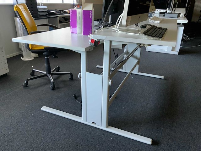 Bureautafel met bureaustoel - afbeelding 6 van  12