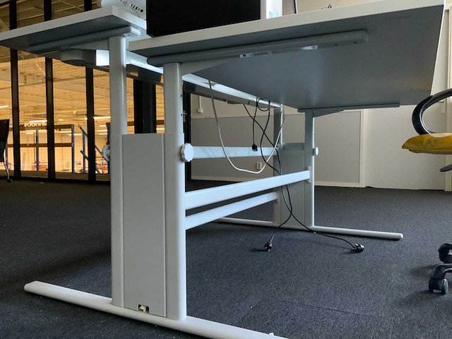 Bureautafel met bureaustoel - afbeelding 9 van  12