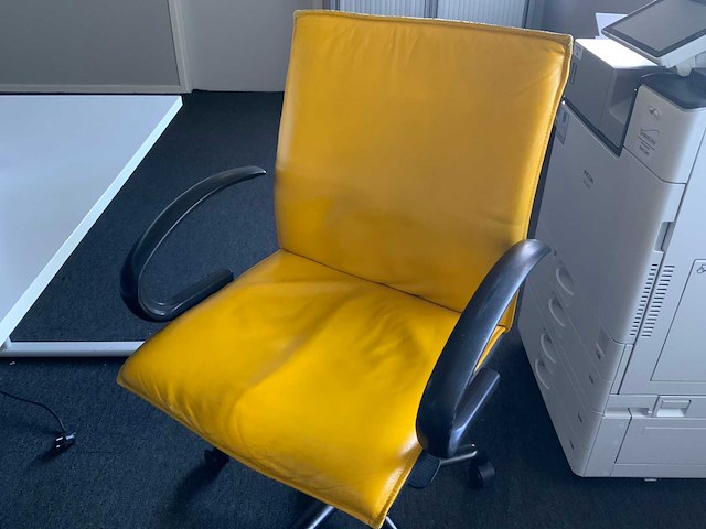 Bureautafel met bureaustoel - afbeelding 3 van  5