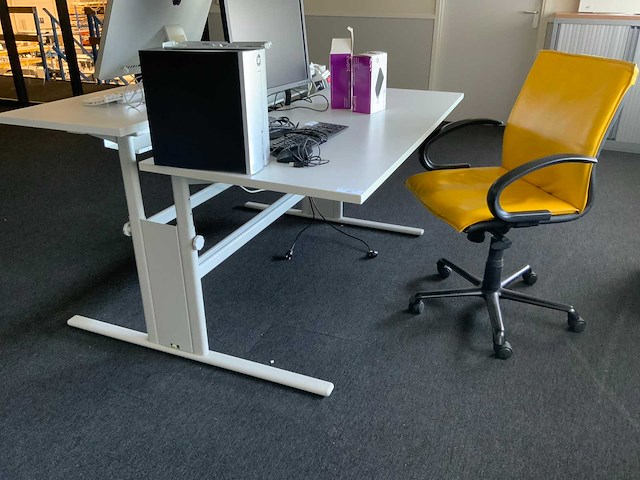 Bureautafel met bureaustoel - afbeelding 1 van  5