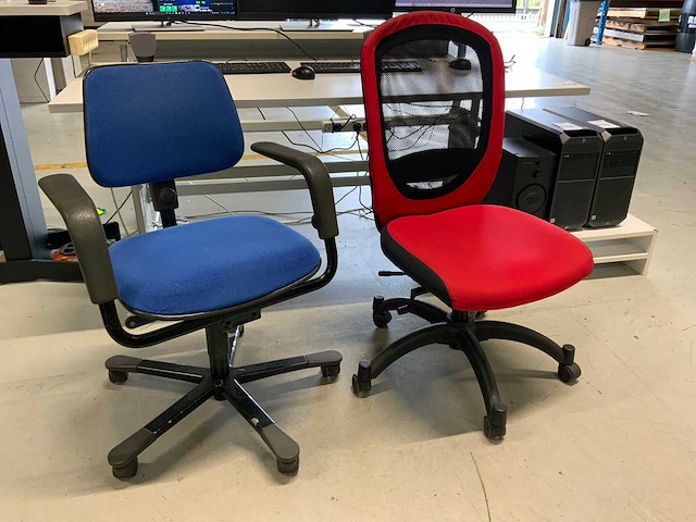 Bureautafel met bureaustoelen (3x) - afbeelding 4 van  16