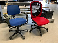 Bureautafel met bureaustoelen (3x) - afbeelding 4 van  16
