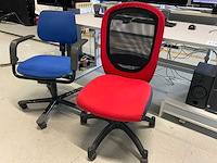 Bureautafel met bureaustoelen (3x) - afbeelding 5 van  16