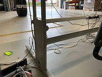 Bureautafel met bureaustoelen (3x) - afbeelding 8 van  16