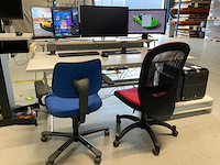 Bureautafel met bureaustoelen (3x) - afbeelding 10 van  16