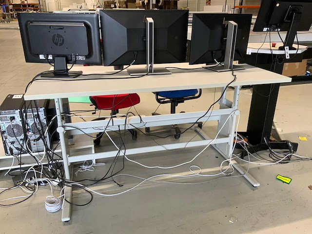 Bureautafel met bureaustoelen (3x) - afbeelding 14 van  16
