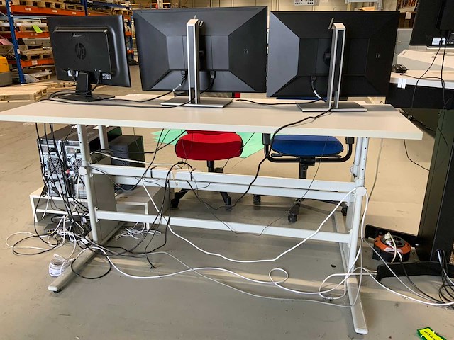 Bureautafel met bureaustoelen (3x) - afbeelding 6 van  6