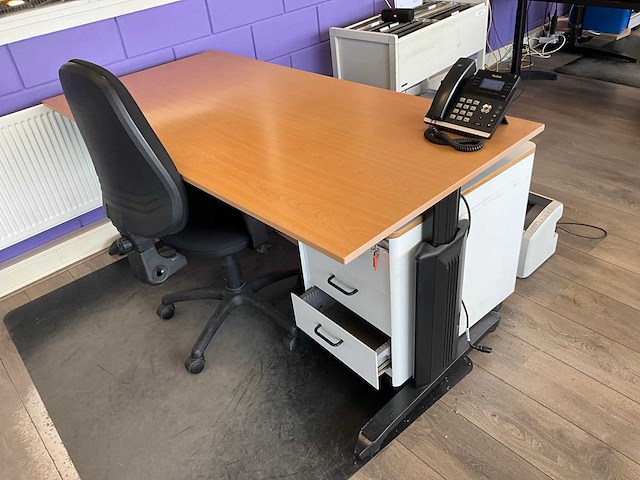 Bureautafel met ladekast (4x) - afbeelding 4 van  6