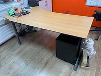 Bureautafel met ladenblok