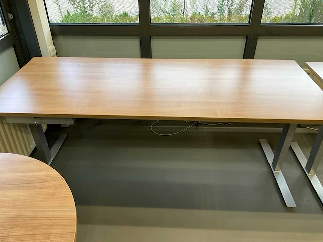 Bureautafel met ronde tafel - afbeelding 6 van  8