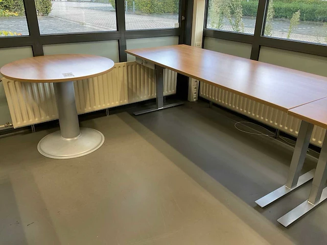 Bureautafel met ronde tafel - afbeelding 1 van  9