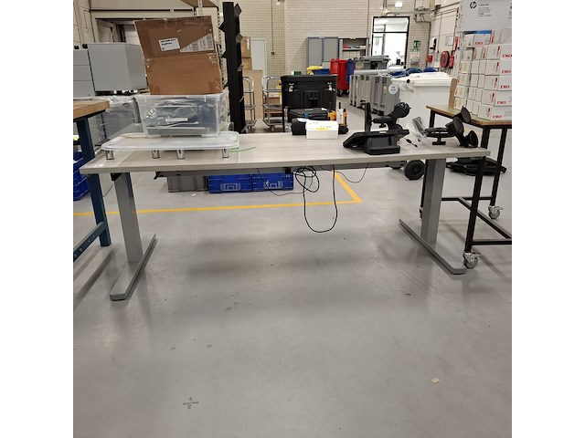 Bureautafel met sta-zit bureau - afbeelding 1 van  7