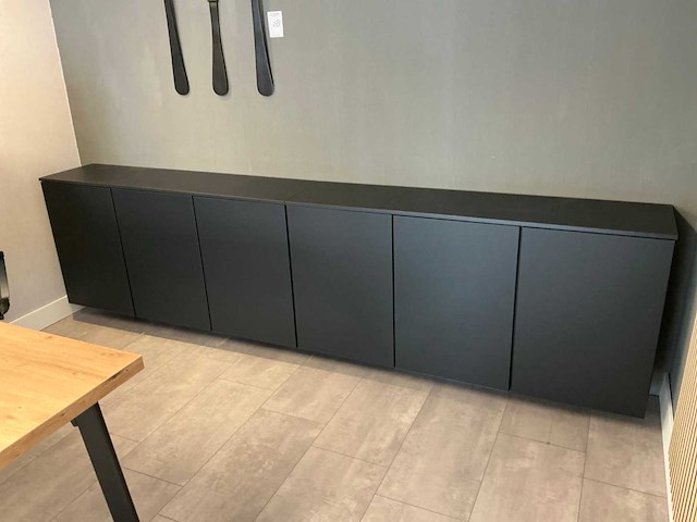Bureautafel met stoel en dressoir - afbeelding 4 van  4