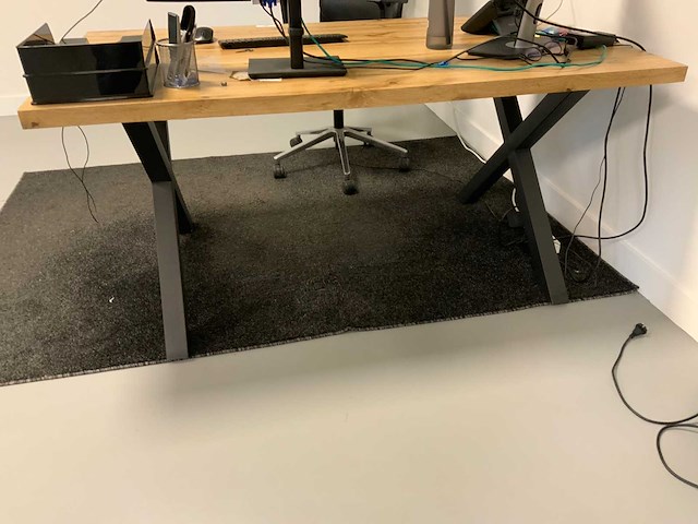 Bureautafel met stoel - afbeelding 2 van  4