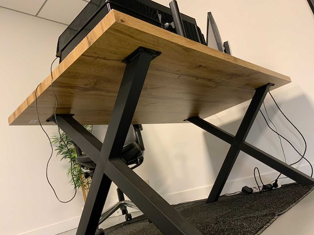 Bureautafel met stoel - afbeelding 3 van  4