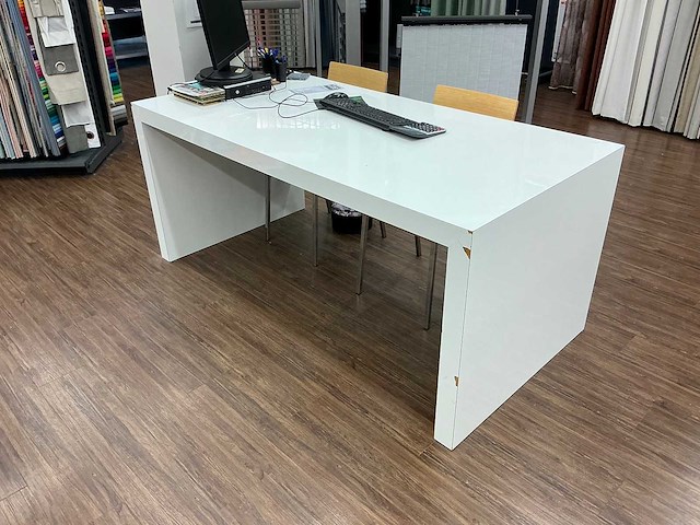 Bureautafel - afbeelding 1 van  3
