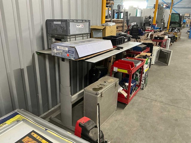 Bureautafel - afbeelding 1 van  2