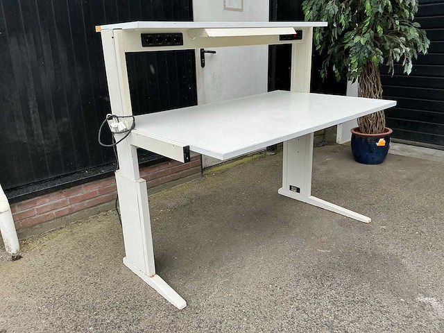 Bureautafel - afbeelding 1 van  7