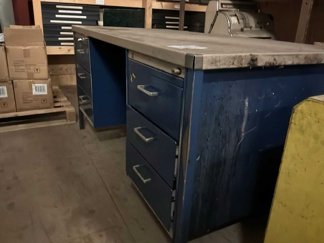 Bureautafel - afbeelding 3 van  3
