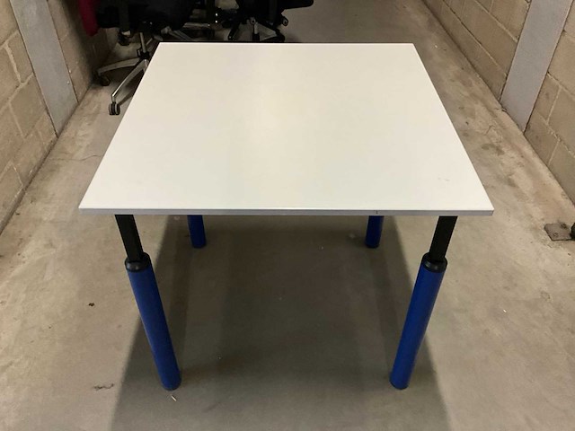 Bureautafel - afbeelding 1 van  2