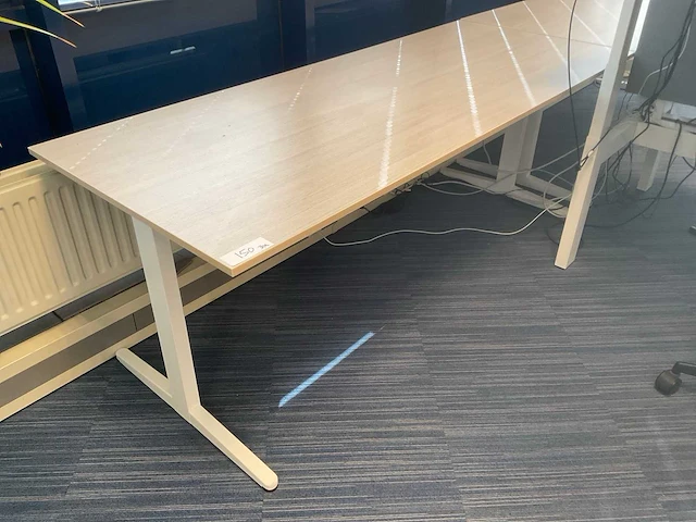 Bureautafel - afbeelding 1 van  3