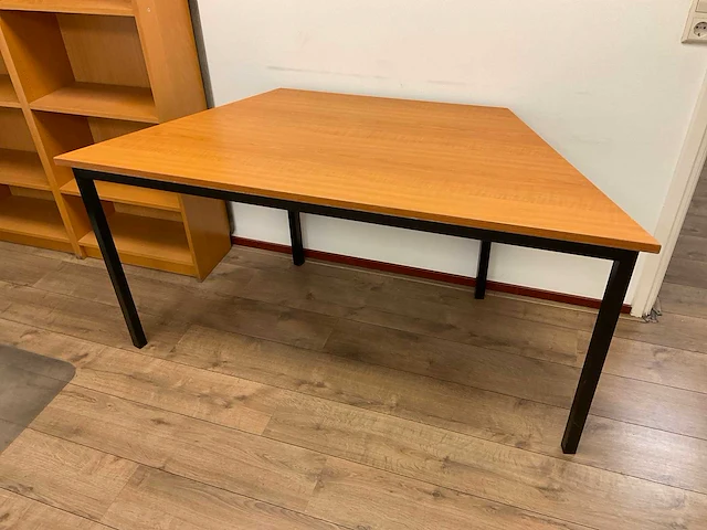 Bureautafel - afbeelding 1 van  1