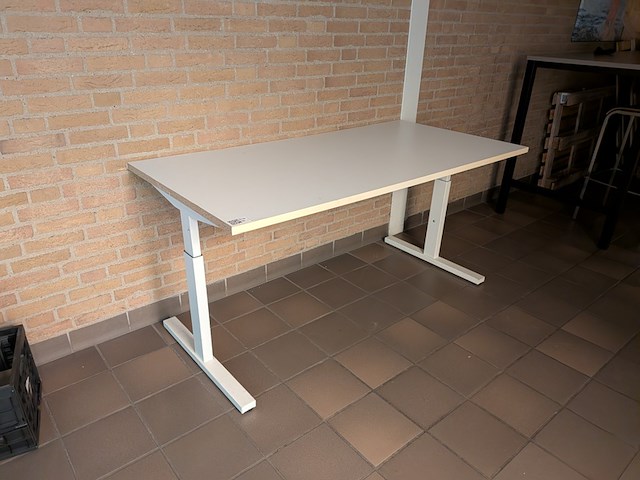 Bureautafel - afbeelding 1 van  4