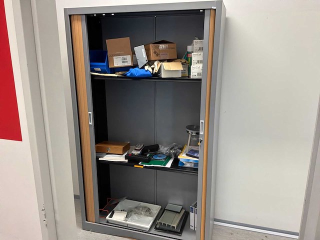 Bureautafels en archiefkasten - afbeelding 2 van  11