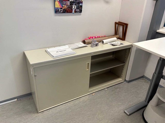 Bureautafels en archiefkasten - afbeelding 3 van  11