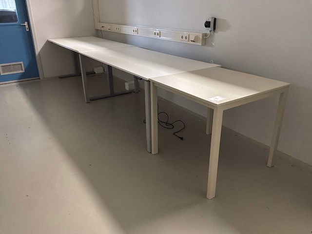 Bureautafels en archiefkasten - afbeelding 1 van  11