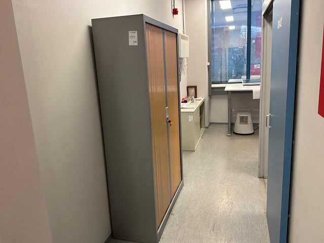 Bureautafels en archiefkasten - afbeelding 9 van  11