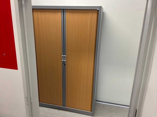 Bureautafels en archiefkasten - afbeelding 11 van  11