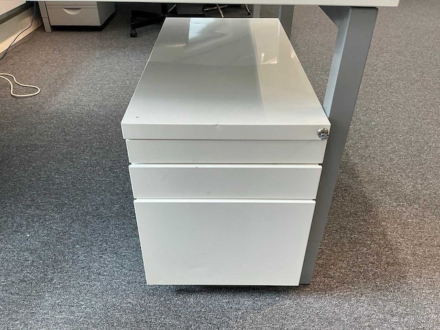 Bureautafel/werkplek - afbeelding 3 van  3