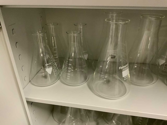 Burg kast inclusief voorraad laboratorium benodigdheden - afbeelding 4 van  7